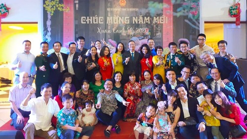 Vietnamese expats throw festive parties ahead of the Lunar New Year - ảnh 1