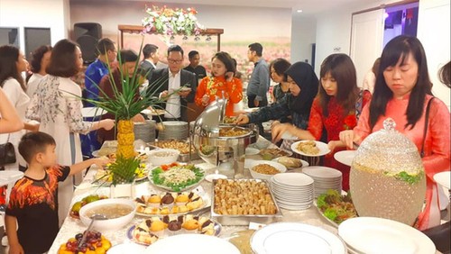 Vietnamese expats throw festive parties ahead of the Lunar New Year - ảnh 2