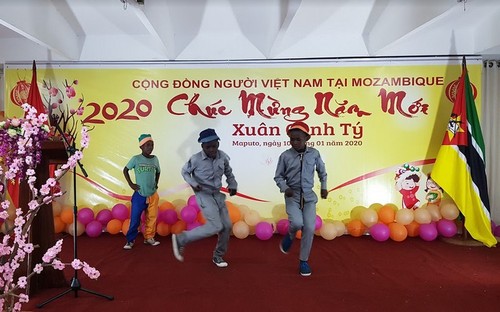 Vietnamese expats throw festive parties ahead of the Lunar New Year - ảnh 8