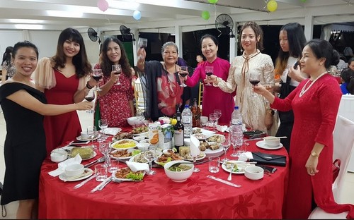 Vietnamese expats throw festive parties ahead of the Lunar New Year - ảnh 9