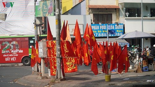 Tet decorations spring up on streets across HCM City - ảnh 3