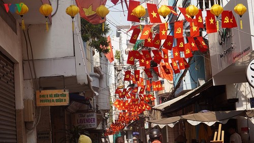 Tet decorations spring up on streets across HCM City - ảnh 7
