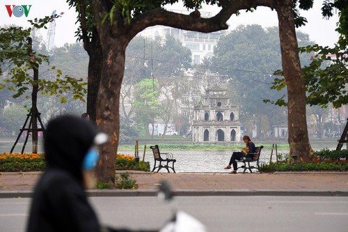 Entertainment areas in Hanoi deserted as COVID-19 fears grip capital - ảnh 2