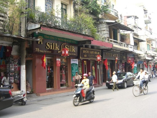 Shopping in Hanoi’s Old quarter - ảnh 1