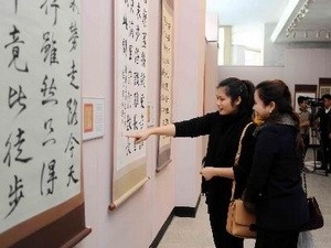 Korean calligraphy on Ho Chi Minh’s poems exhibited  - ảnh 1