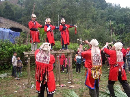 “Maturity” ritual for boys of the Dao Khau - ảnh 1