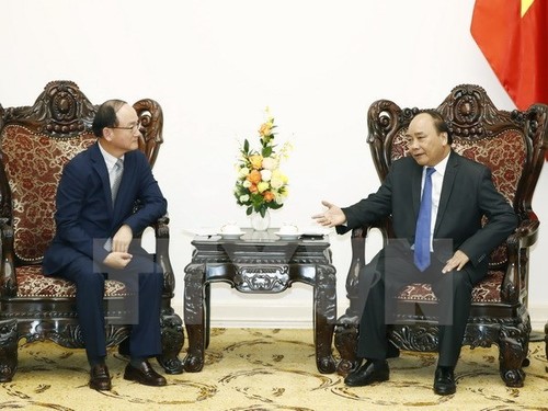 Prime Minister praises Samsung's contributions to Vietnam's economy - ảnh 1