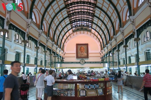 Saigon Central Post Office- unique architectural complex in Ho Chi Minh city - ảnh 1