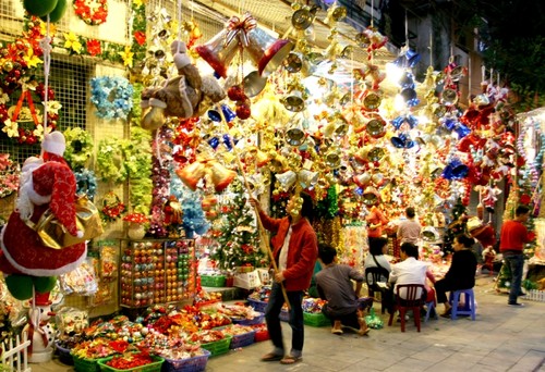 Vietnamese goods dominate Christmas market - ảnh 1