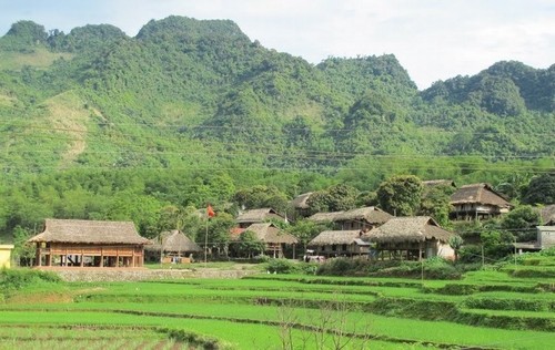 Giang Mo village offers community tours - ảnh 1