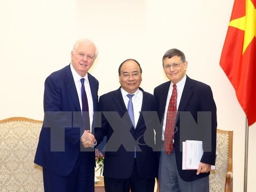 Prime Minister Nguyen Xuan Phuc receives Harvard professors - ảnh 1
