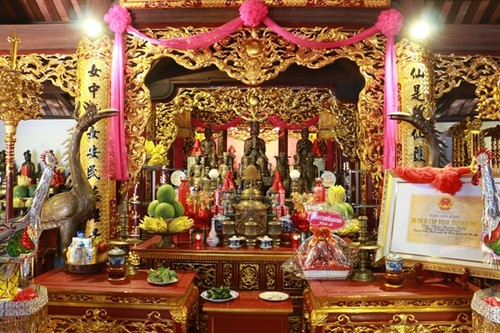 Cau Nhi temple worships little dog - ảnh 4