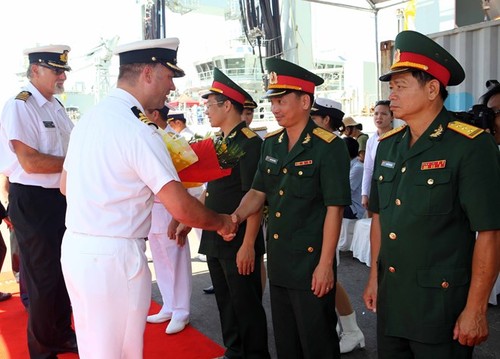 Royal Canadian Navy’s ships visit Da Nang city - ảnh 1