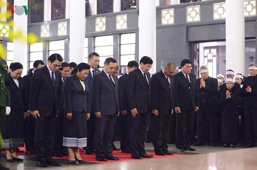 Foreign delegations pay tribute to former Party leader Do Muoi - ảnh 1
