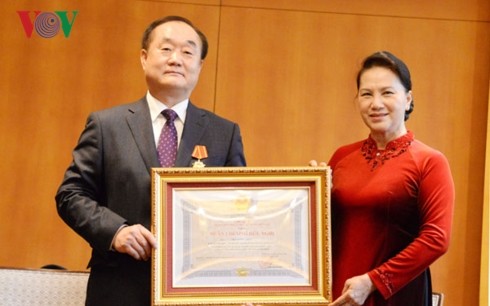 Vietnamese top legislator praises Vietnam-RoK friendship  - ảnh 2