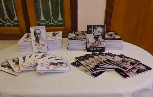  Book “Ho Chi Minh’s Biography” translated into Bengali - ảnh 1