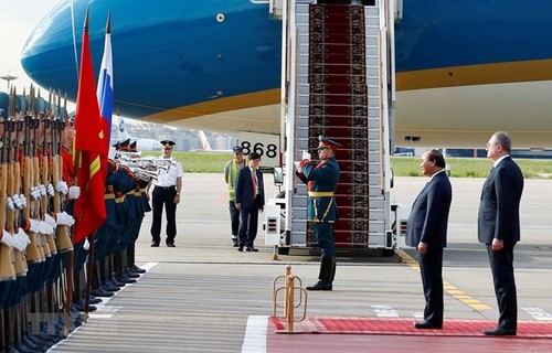 Official welcome ceremony for PM Phuc in Moscow - ảnh 1