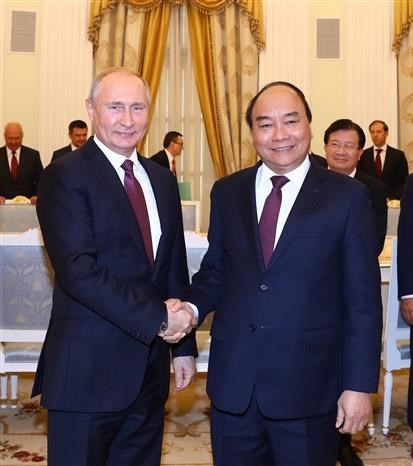 PM Nguyen Xuan Phuc meets Russian President Vladimir Putin - ảnh 1