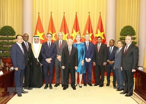 Party, State leader welcomes newly-accredited foreign ambassadors - ảnh 1