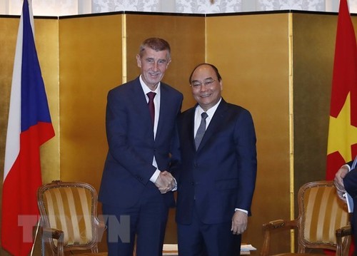 PM meets leaders of Czech Republic, Bulgaria, Albania - ảnh 1