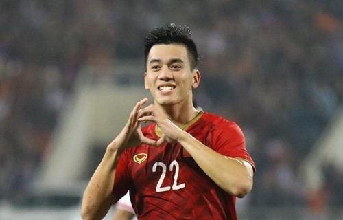 FIFA praises Vietnamese striker Nguyen Tien Linh - ảnh 1