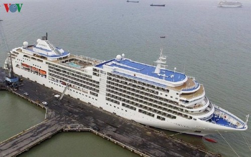 Hue, Da Nang receive cruise ships with 1,200 passengers - ảnh 1