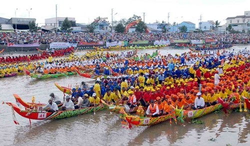 Khmer people’s Ok Om Bok festival opens in Tra Vinh - ảnh 1