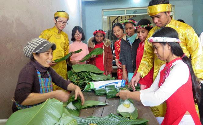 Foreign students in Vietnam get support to have a happy Tet - ảnh 1