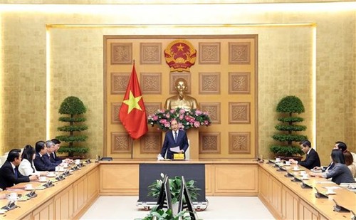 PM hosts Vietnam-ASEAN Economic Cooperation Development Association delegation - ảnh 1