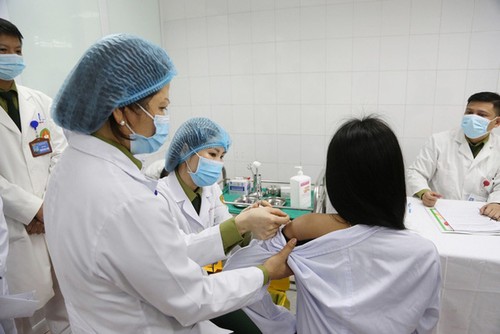 Vietnam completes second shots of Nano Covax in 2nd-stage human trials - ảnh 1