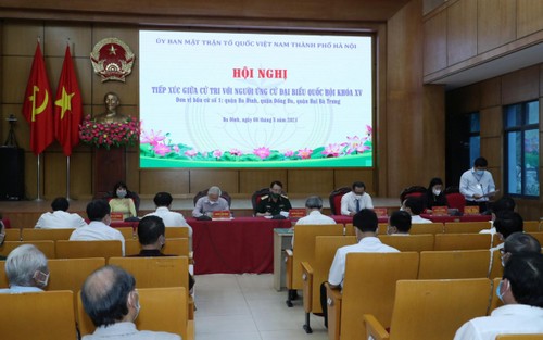 Party leader Nguyen Phu Trong meets Hanoi voters - ảnh 1