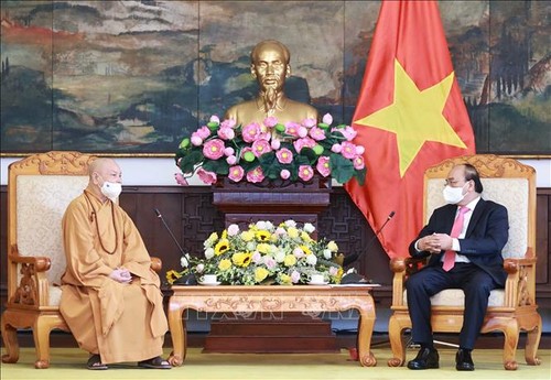State President hosts Vietnam Buddhist Sangha leaders - ảnh 1