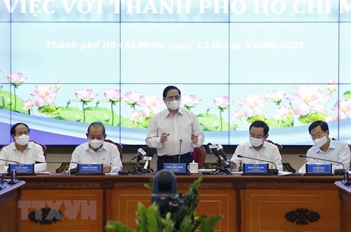 PM holds working session with Ho Chi Minh City officials - ảnh 1