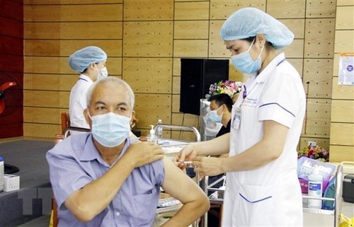 Vietnam seeks various sources of COVID-19 vaccine supply - ảnh 1