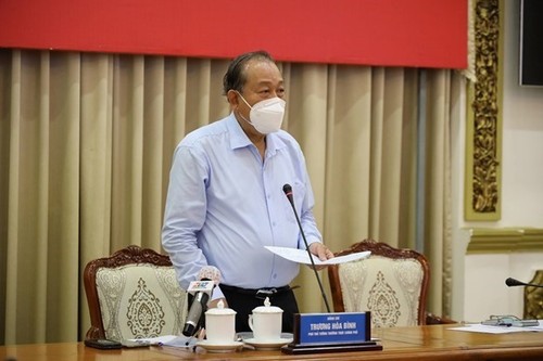 HCM City urged to exert every effort to control pandemic by August - ảnh 1