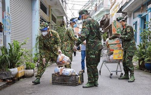 Army mobilized to help HCM city fight COVID-19  - ảnh 1