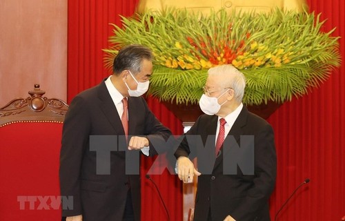 Party chief hosts reception for Chinese Foreign Minister - ảnh 1