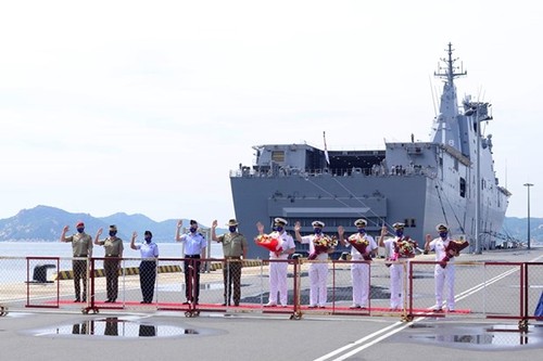 Three Australian warships visit Vietnam - ảnh 1