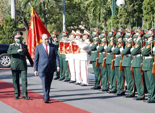 President Nguyen Xuan Phuc visits Military Region 5 - ảnh 1