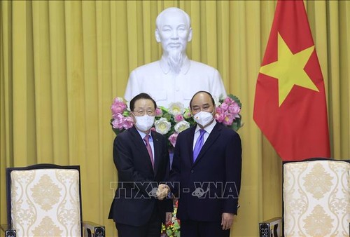 President Nguyen Xuan Phuc receives Chairman of Korea Credit Guarantee Fund - ảnh 1
