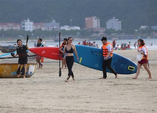 Tourists to Da Nang on holiday surge - ảnh 1