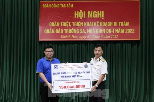 Program on giving ships to Truong Sa  - ảnh 1