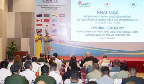 Vietnam chairs Association of Asia-Pacific Peace Operations Training Centers meeting - ảnh 1