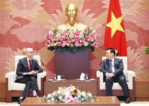 NA leader welcomes new Canadian Ambassador to Vietnam - ảnh 1