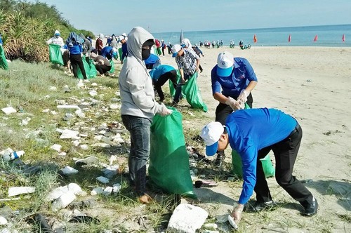 International cooperation strengthened to deal with plastic pollution at sea - ảnh 1