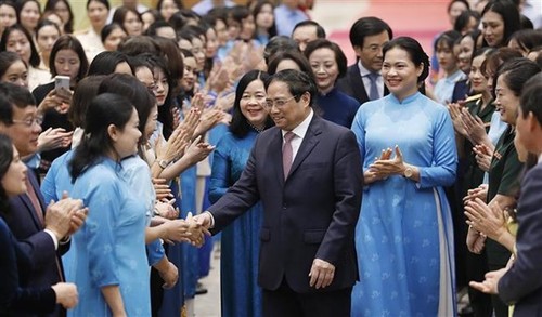 PM hosts dialogue with women nationwide  - ảnh 1