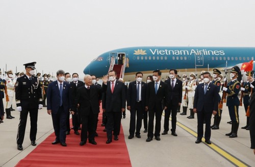 Party leader arrives in Beijing, starting China visit - ảnh 3