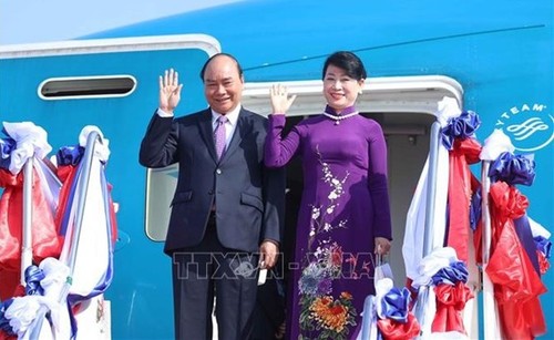 President leaves for Thailand visit, 29th APEC Economic Leaders’ Meeting - ảnh 1