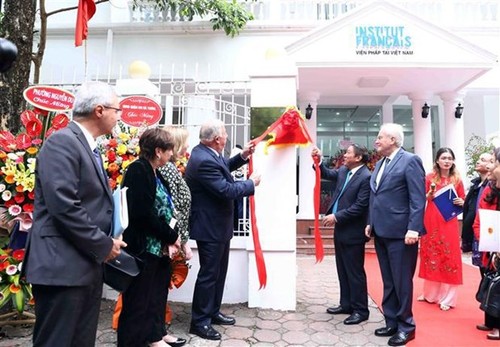 French Senate President inaugurates headquarters of French Institute in Vietnam - ảnh 1
