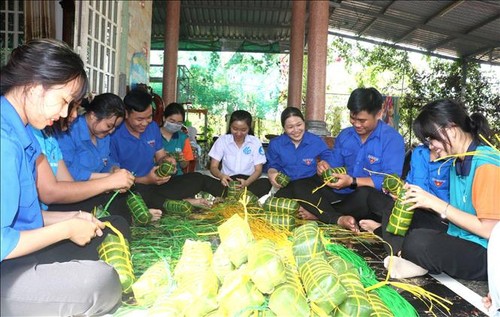 Vinh Long young people turn heart to the homeland - ảnh 1